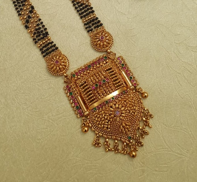 Gold-toned necklace jewellery